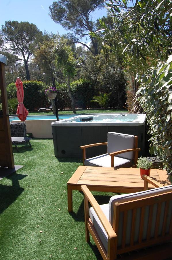 Le Clos Des Barelles Six-Fours-les-Plages Exteriör bild